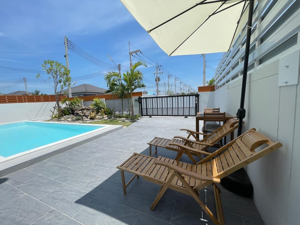 View (from property/room), Pool view, Swimming pool, Swimming pool, sunbed