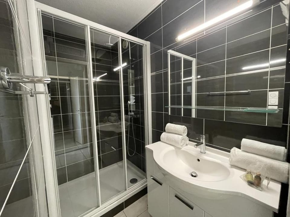 Shower, Bathroom