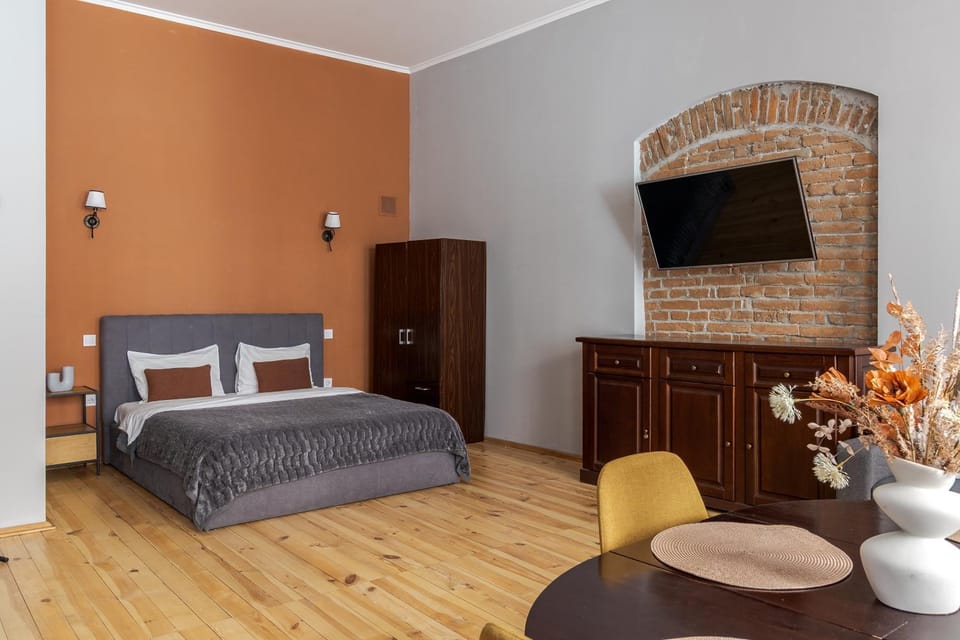 Communal lounge/ TV room, Bed, TV and multimedia, Living room, Photo of the whole room, Seating area, Bedroom