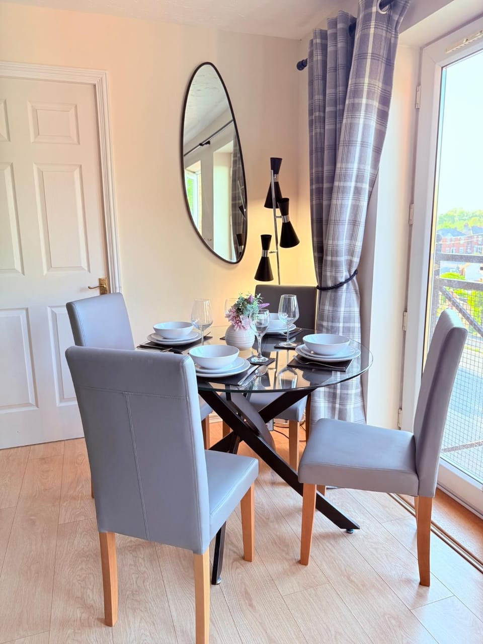 Seating area, Dining area