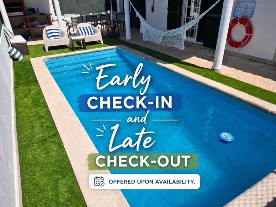 Day, Pool view, Swimming pool, sunbed