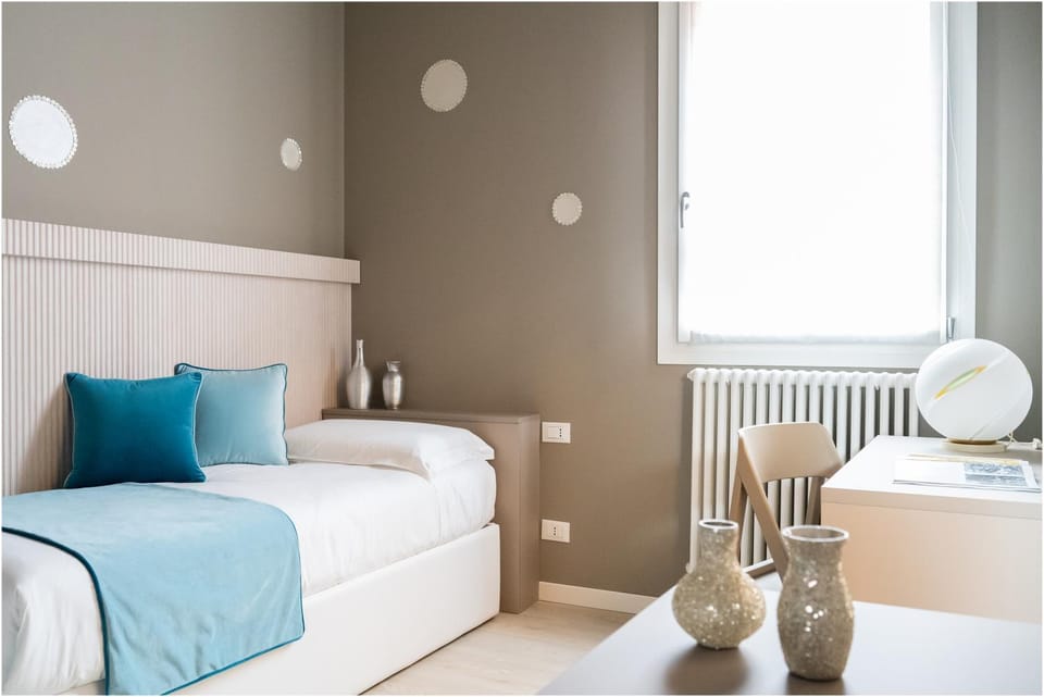Bed, Photo of the whole room, Bedroom, internet