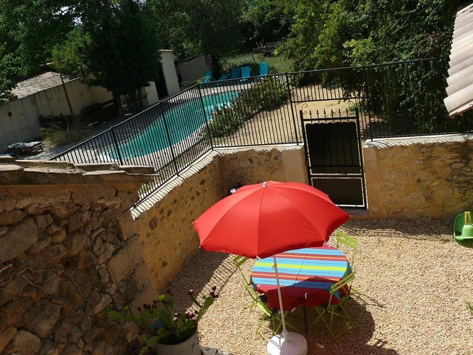 Dining area, Pool view