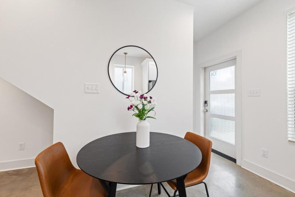 NEW Couyon House Luxury Amenities Fast WiFi 65 TV Apartment in Lafayette