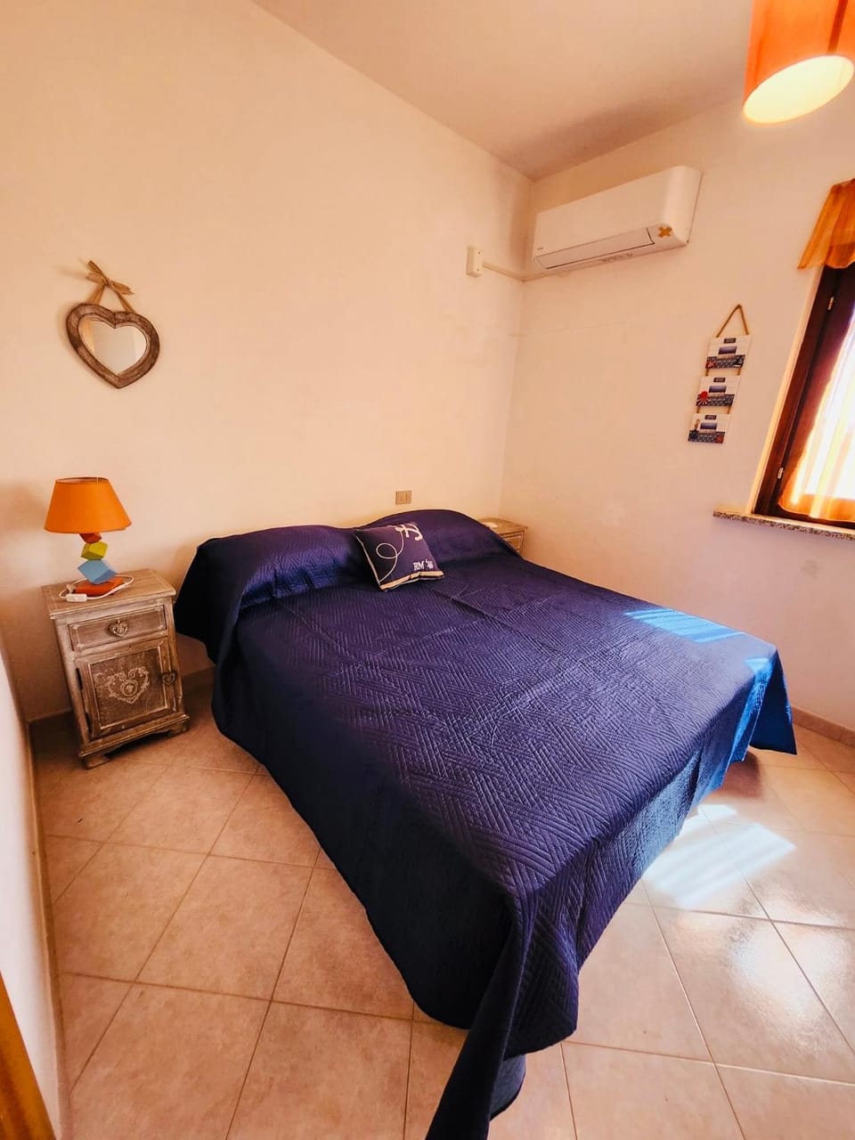 Bedroom, air conditioner