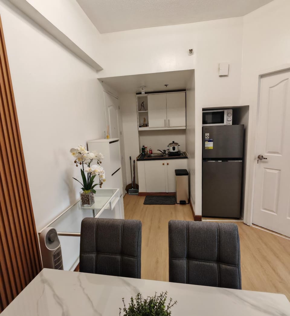 Forbes Town Apartment hotel in Makati