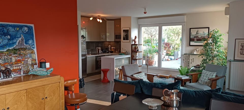 Kitchen or kitchenette, Living room