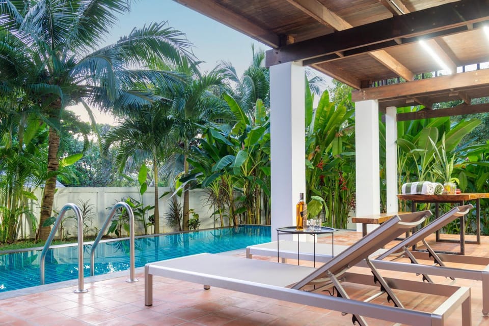 Swimming pool, sunbed