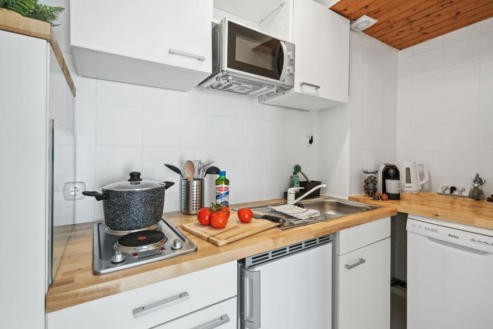 Coffee/tea facilities, Kitchen or kitchenette, dishwasher, microwave, pet friendly, stove, toaster