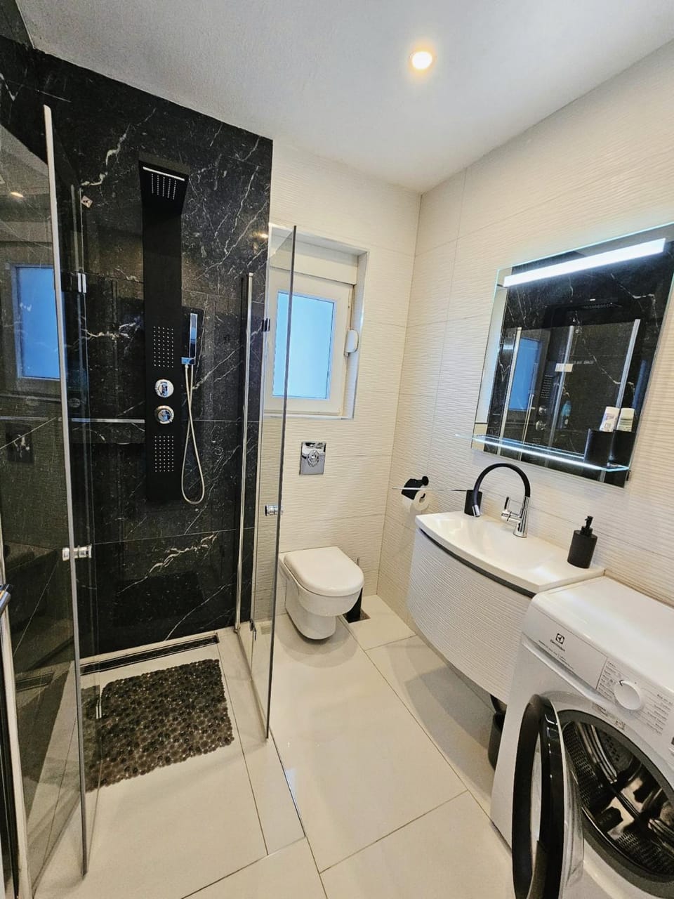 Shower, Bathroom, towels