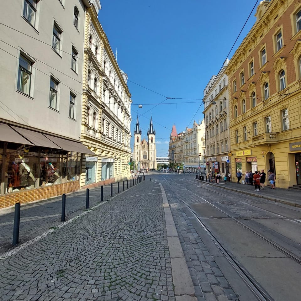 Nearby landmark, Off site, Day, Neighbourhood, Street view, Location