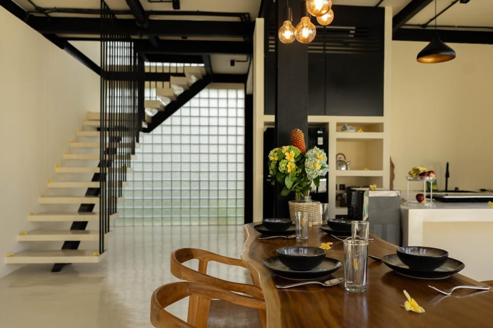 Dining area, kitchen