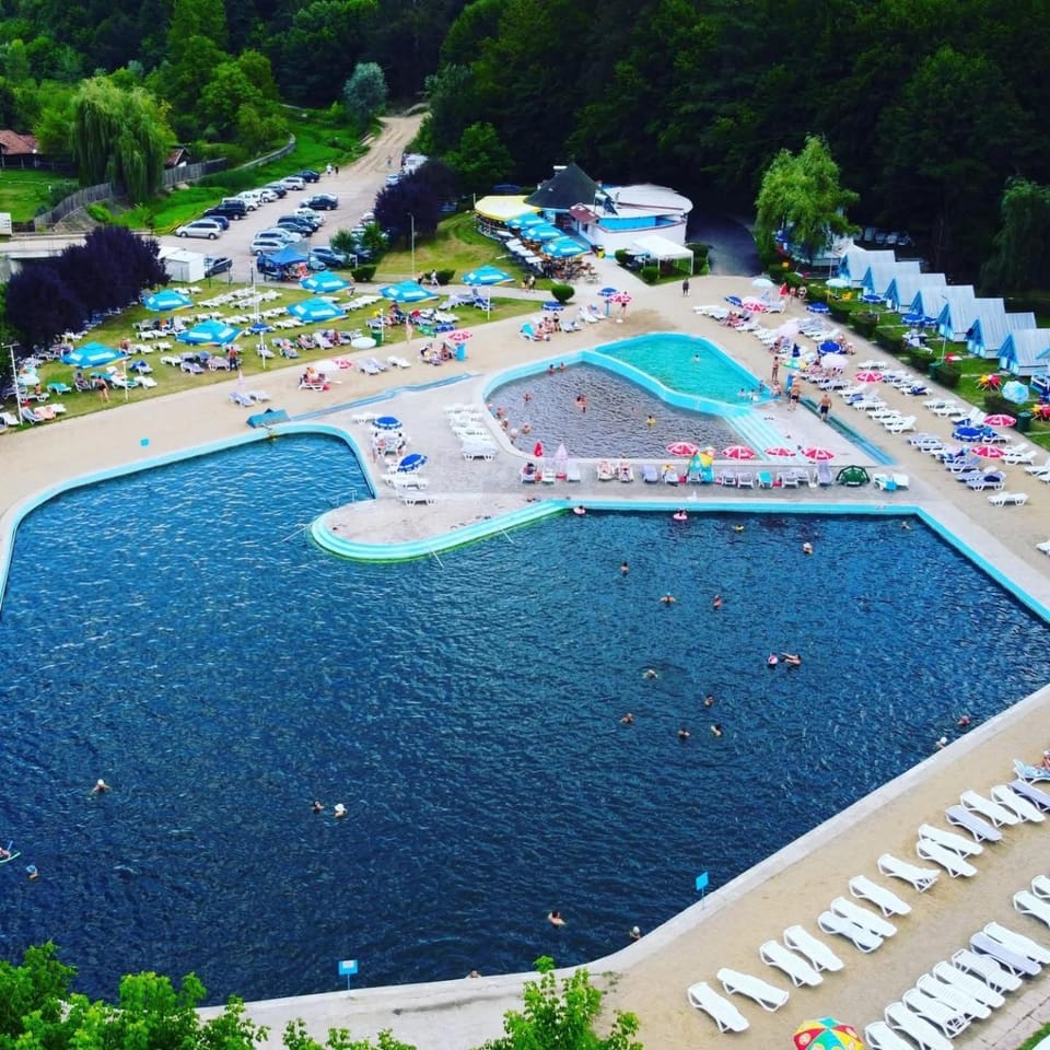 Nearby landmark, Day, Bird's eye view, Beach, Swimming pool, group of guests, sunbed