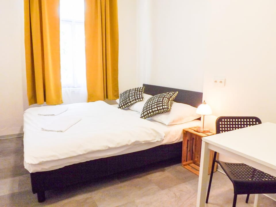 Bed, Photo of the whole room, Seating area, Bedroom, towels