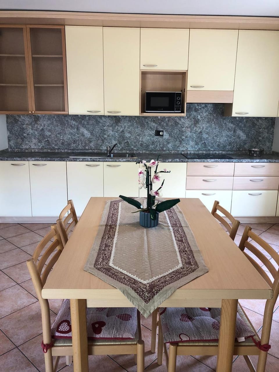 Dining area, kitchen