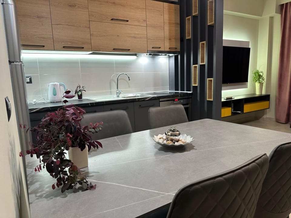 Kitchen or kitchenette, Dining area, Breakfast
