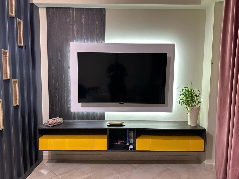 Communal lounge/ TV room, TV and multimedia, Living room, Evening entertainment
