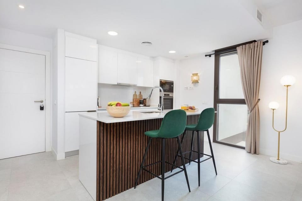 Kitchen or kitchenette, Food and drinks, minibar