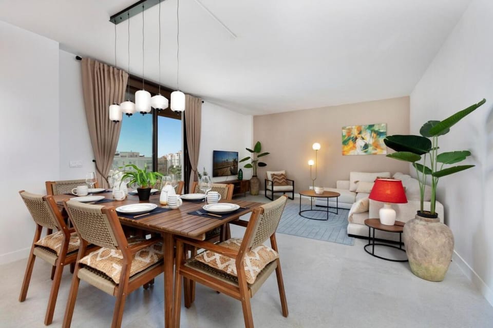 Living room, Seating area, Dining area