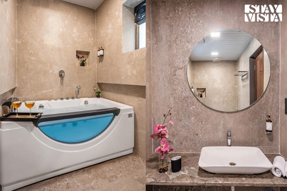 Hot Tub, Bathroom
