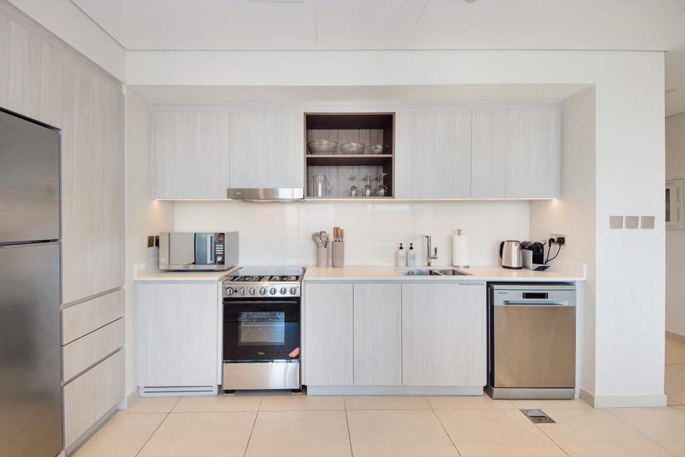 Coffee/tea facilities, Kitchen or kitchenette, dishwasher, oven, stove