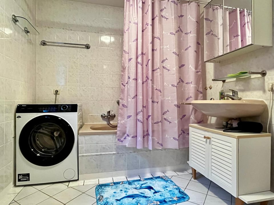 Bathroom, washing machine