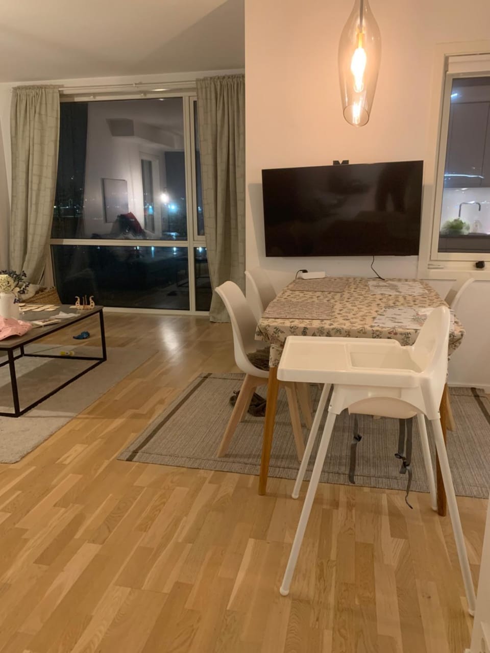 2 bedroom, lake view, light rail, Bergen Apartment in Bergen
