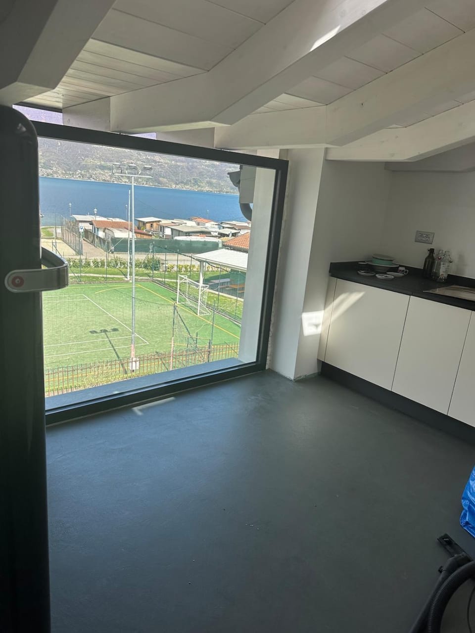 Top floor design apt, 3bd, 2bt! Apartment in Colico