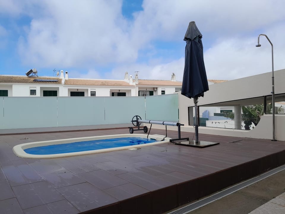 Balcony/Terrace, Pool view, Swimming pool, Swimming pool, sunbed