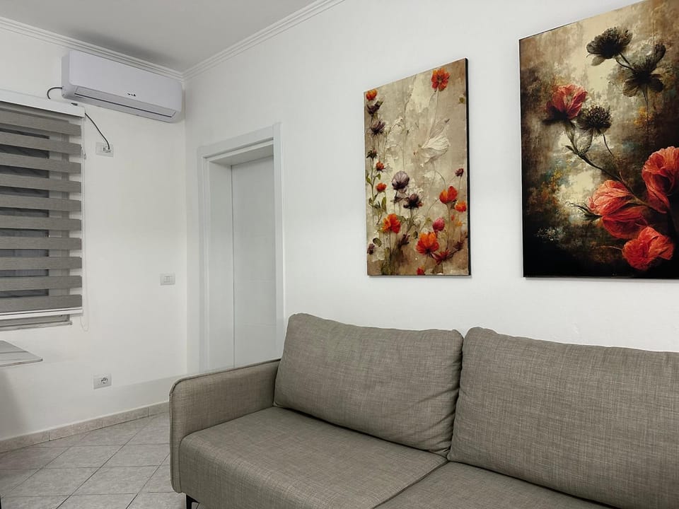 Living room, Seating area, air conditioner