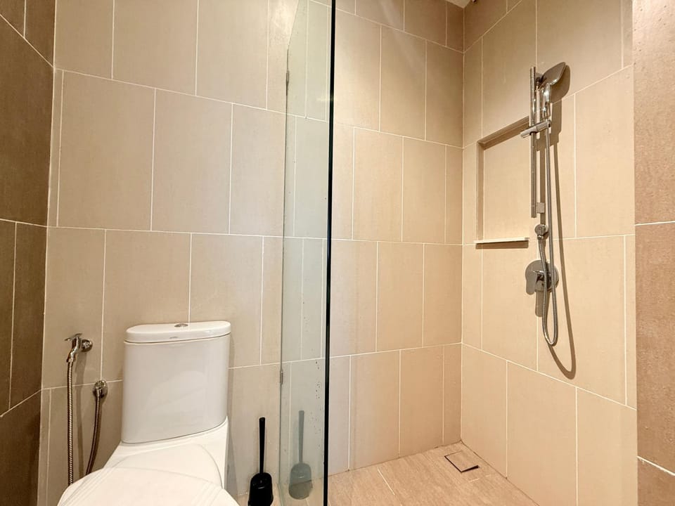 Iconic Regency Seaview Homestay with Rooftop Pool Apartment in Bayan Lepas