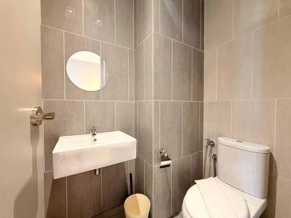 Iconic Regency Seaview Homestay with Rooftop Pool Apartment in Bayan Lepas