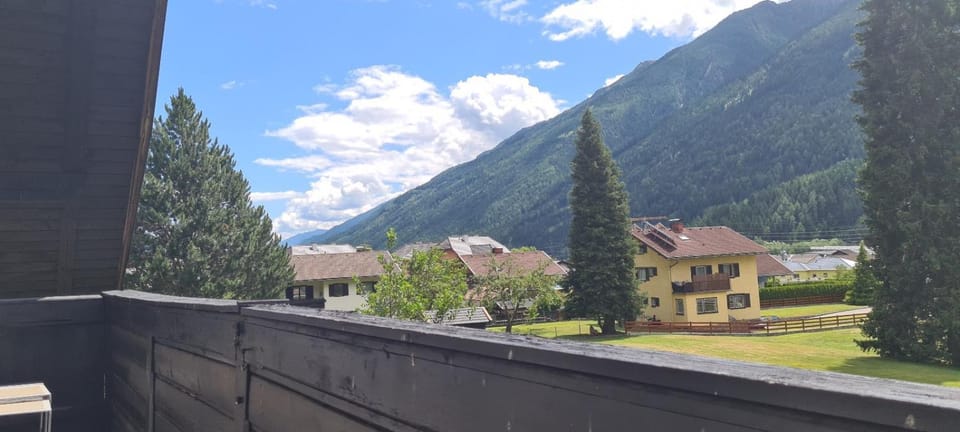 Balcony/Terrace, Mountain view