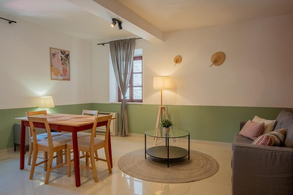 Living room, Dining area