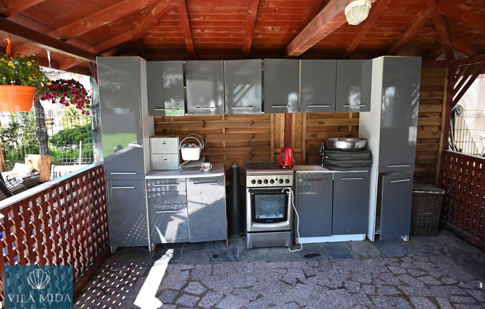 Kitchen or kitchenette, oven