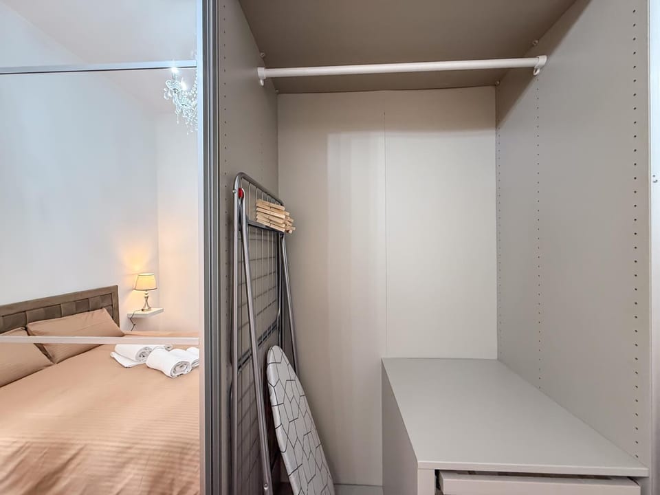 trouser press, wardrobe