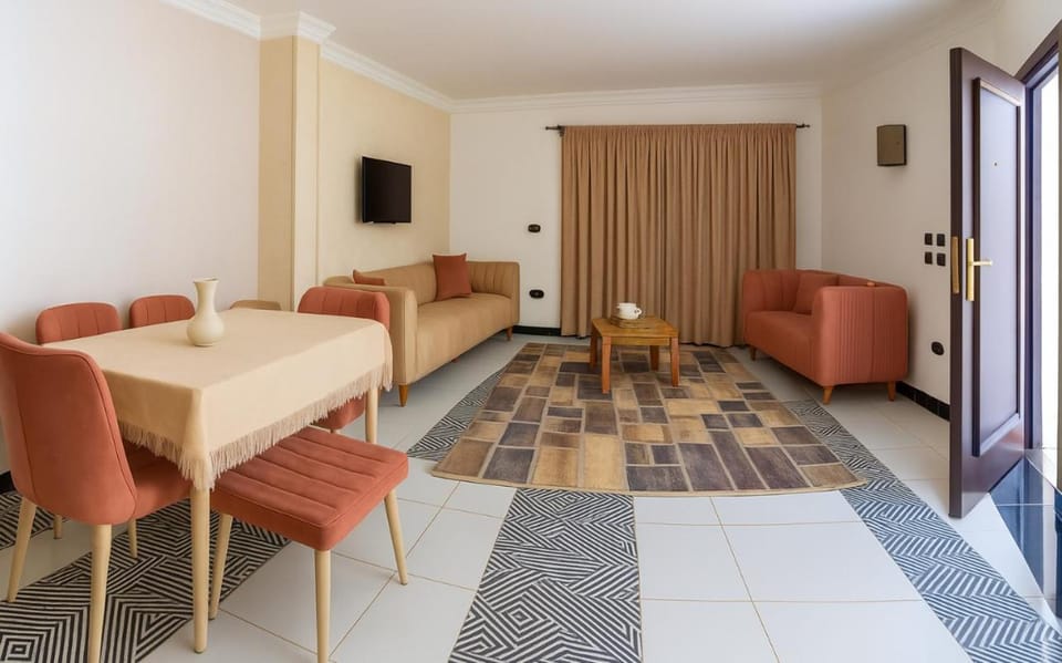 3BR Apartment Near Cairo Airport Cozy Bright, first District Apartment in Egypt