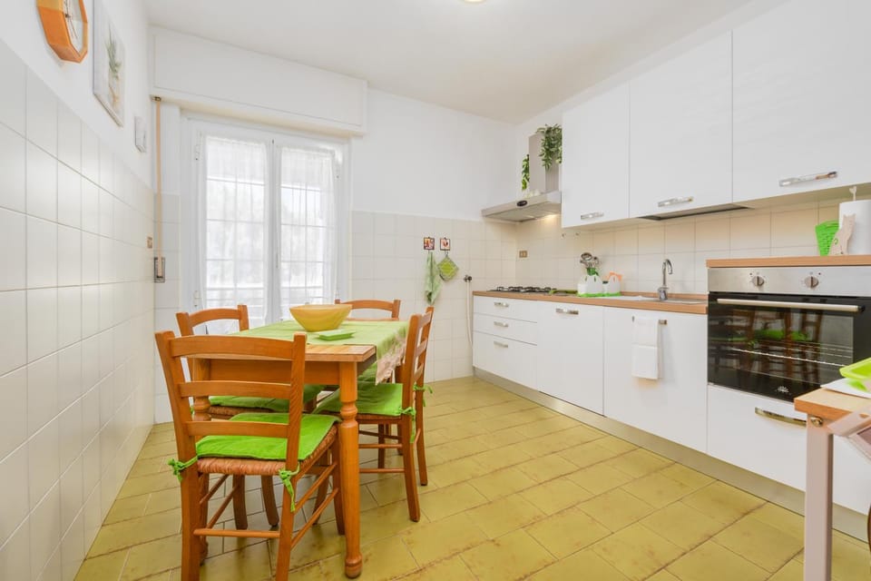 Kitchen or kitchenette, Dining area, dishwasher, oven, stove