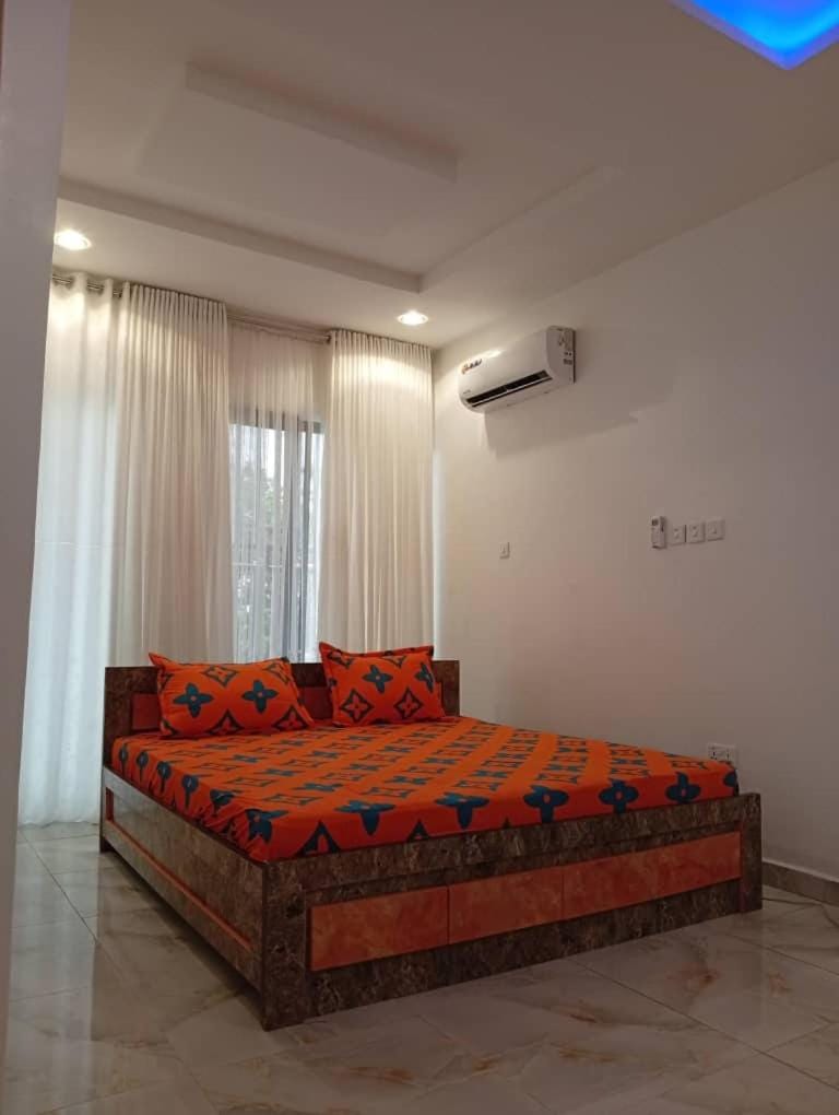 Mcalexis Service Apartment II which is opposite Doliz Brown Estate Gaduwa District FCT Abuja Bed and Breakfast in Abuja