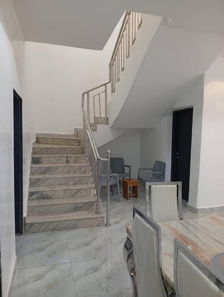 Mcalexis Service Apartment II which is opposite Doliz Brown Estate Gaduwa District FCT Abuja Bed and Breakfast in Abuja