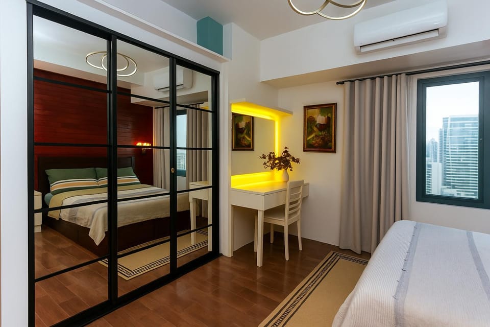 Skyline escape luxury makati gym swim parking 4649 Apartment in Makati