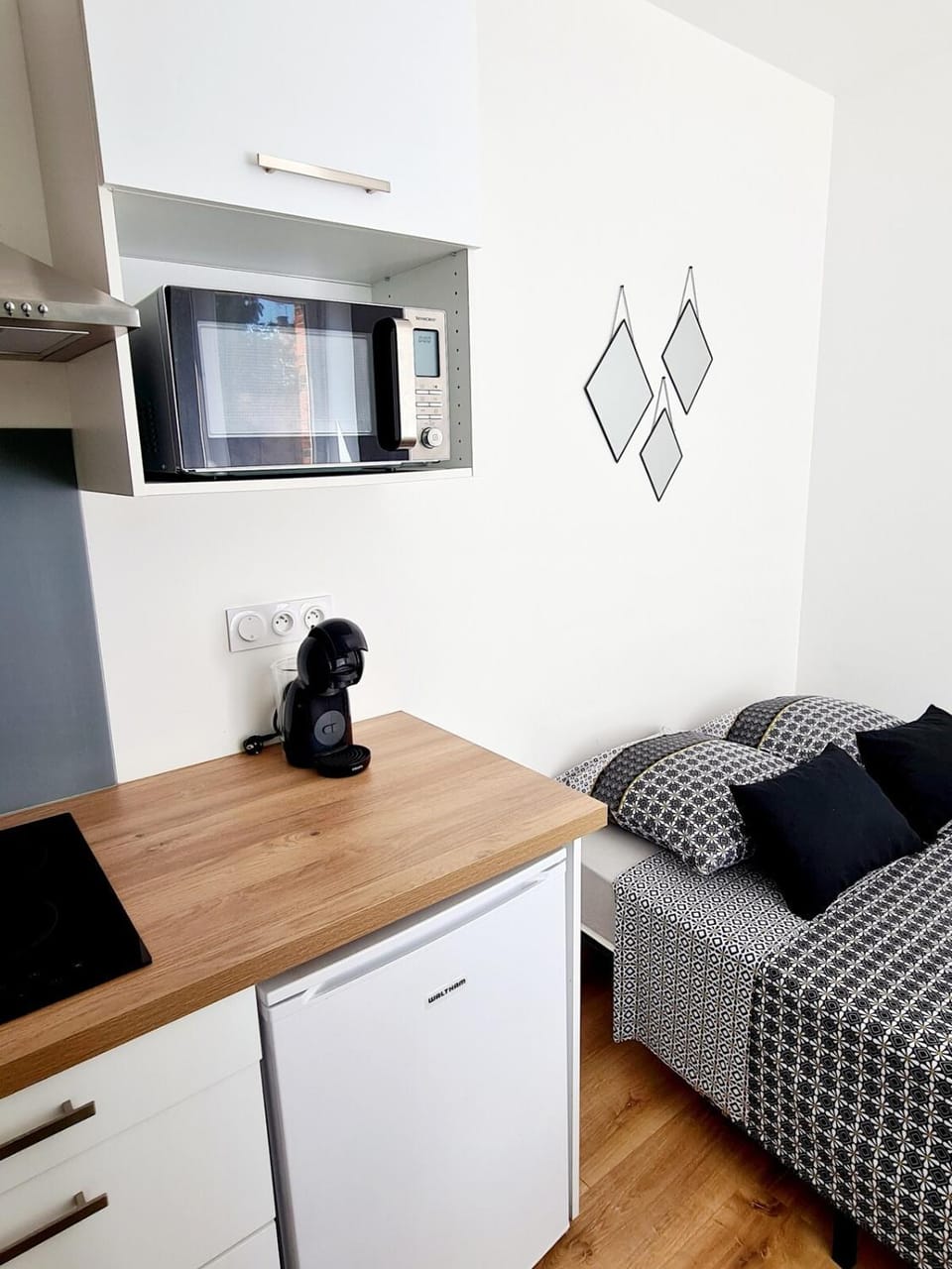 Kitchen or kitchenette, Bedroom