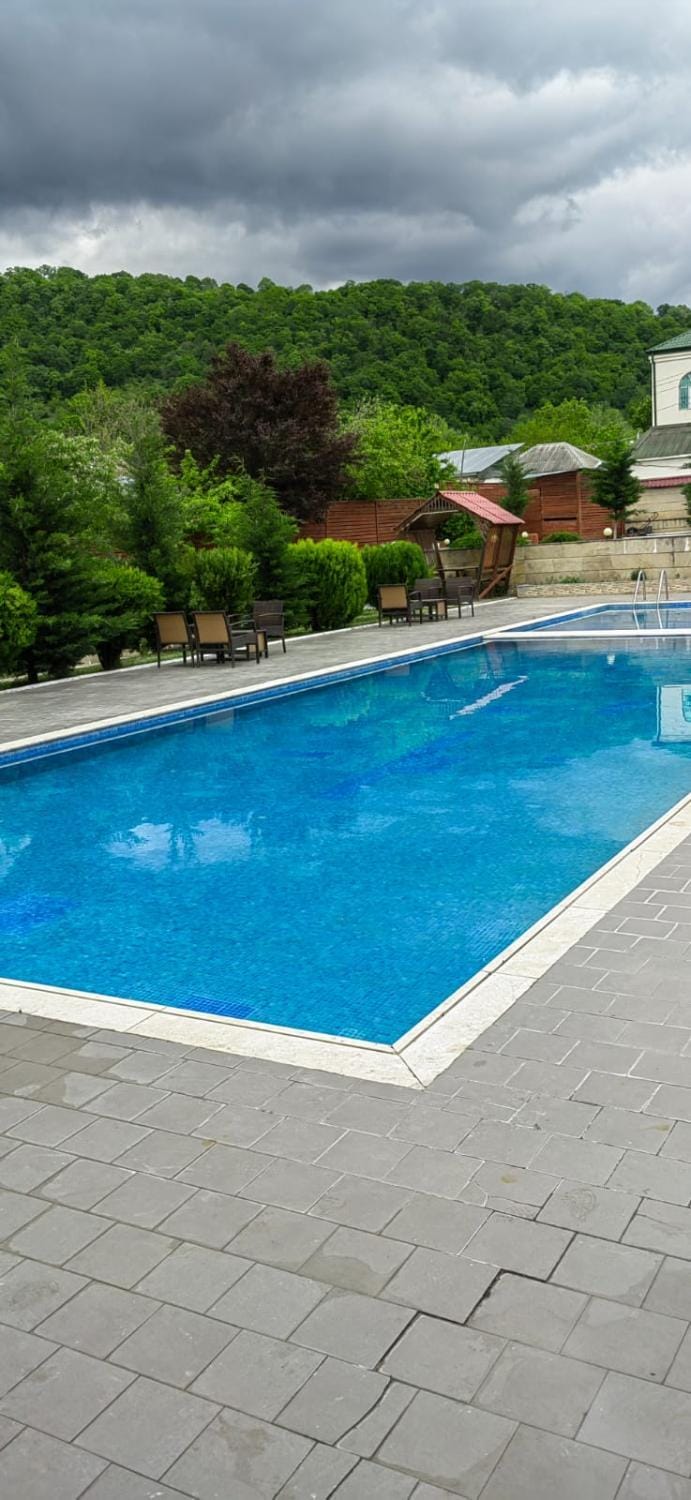 Day, Swimming pool