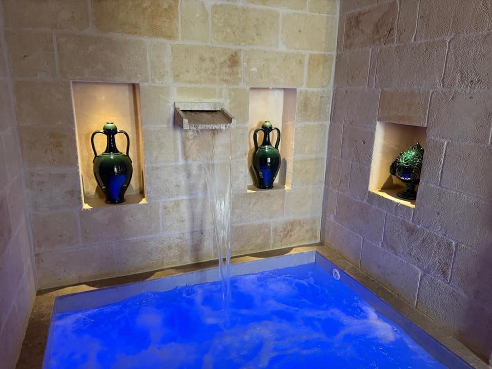 Hot Tub, Swimming pool