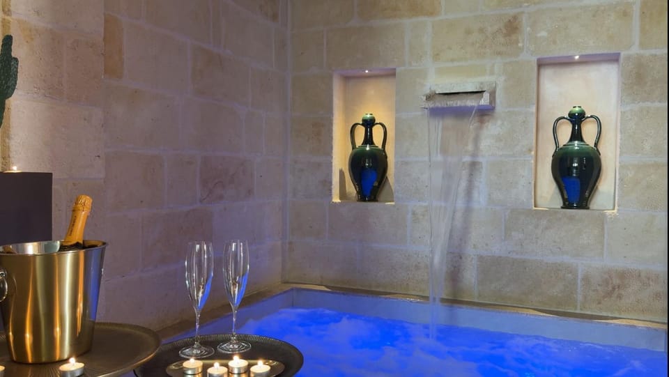 Hot Tub, Swimming pool