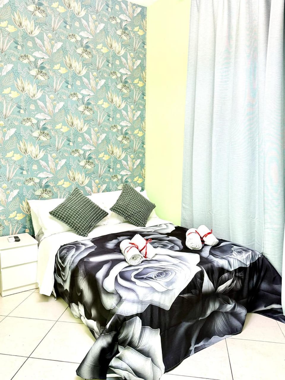 Bed, Bedroom, towels