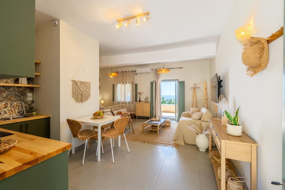 Seating area, Dining area, kitchen
