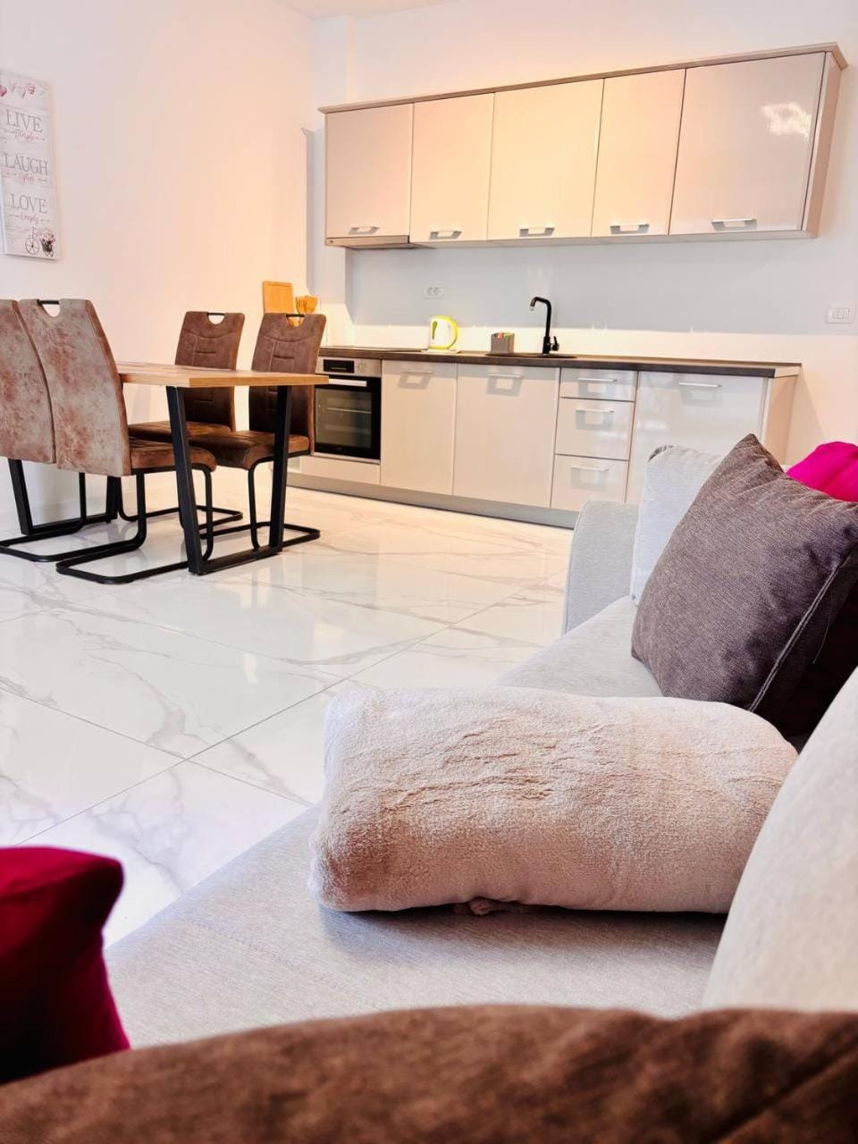 Kitchen or kitchenette, Seating area
