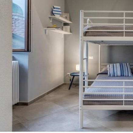 Bedroom, bunk bed