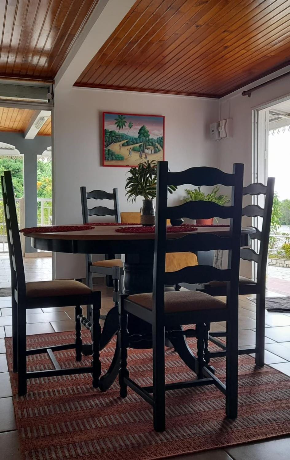 Seating area, Dining area